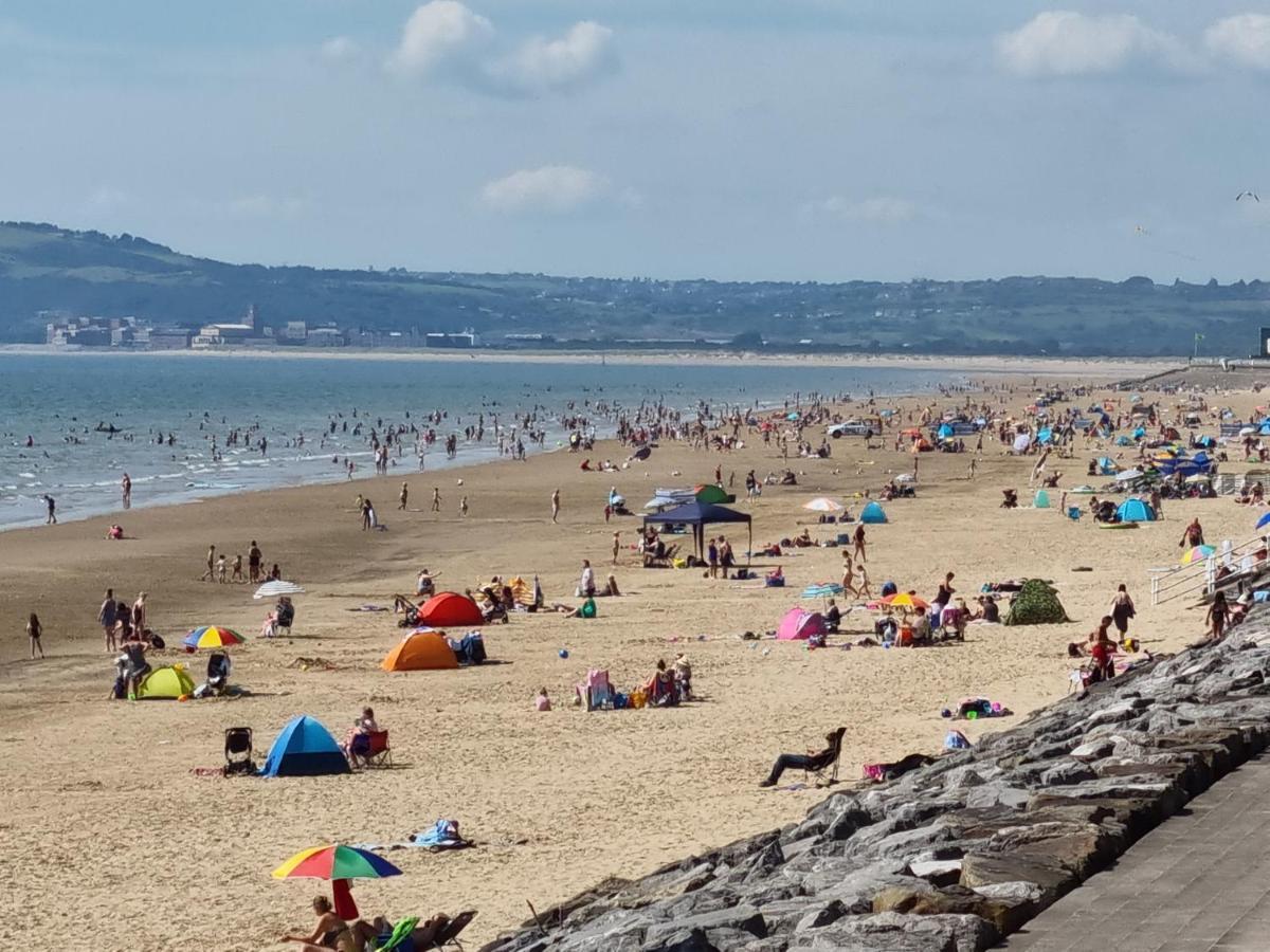 Sea Escape The Tardiis Beachfront Location Aberavon Beach Sea Views Driveway Parking Port Talbot Zewnętrze zdjęcie