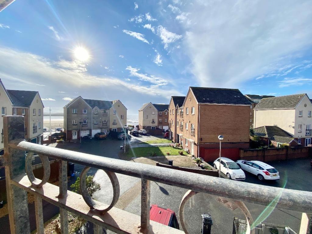 Sea Escape The Tardiis Beachfront Location Aberavon Beach Sea Views Driveway Parking Port Talbot Zewnętrze zdjęcie