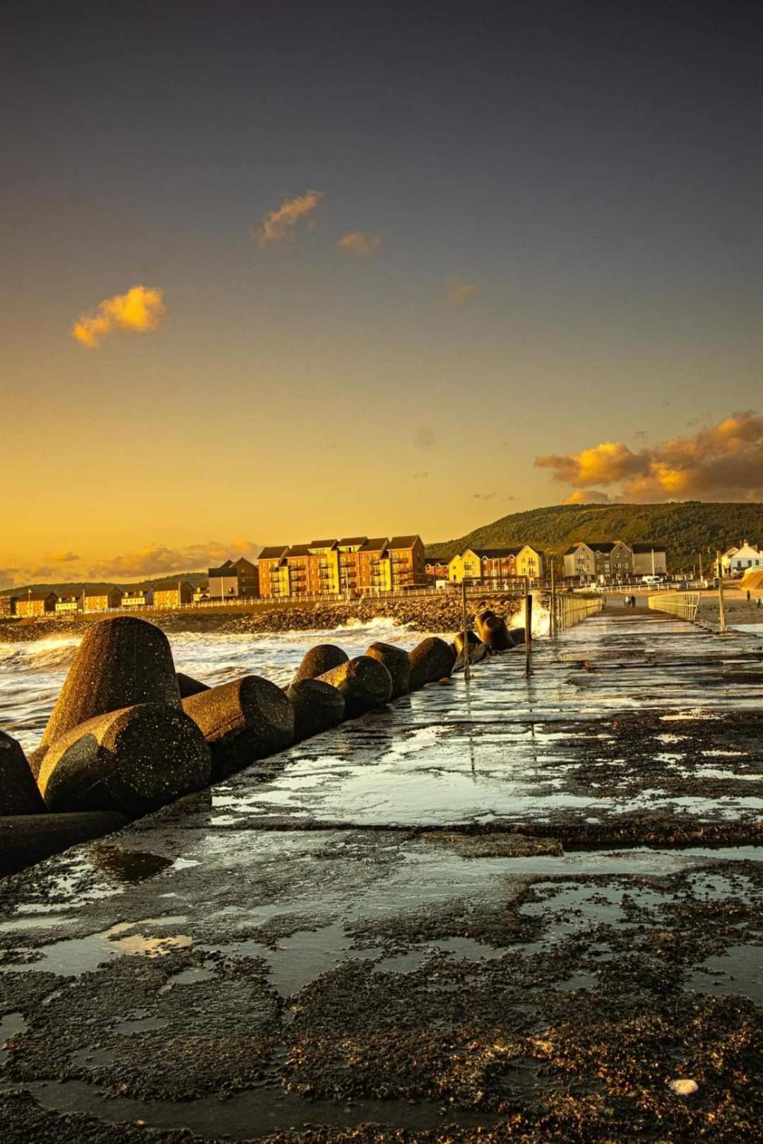 Sea Escape The Tardiis Beachfront Location Aberavon Beach Sea Views Driveway Parking Port Talbot Zewnętrze zdjęcie