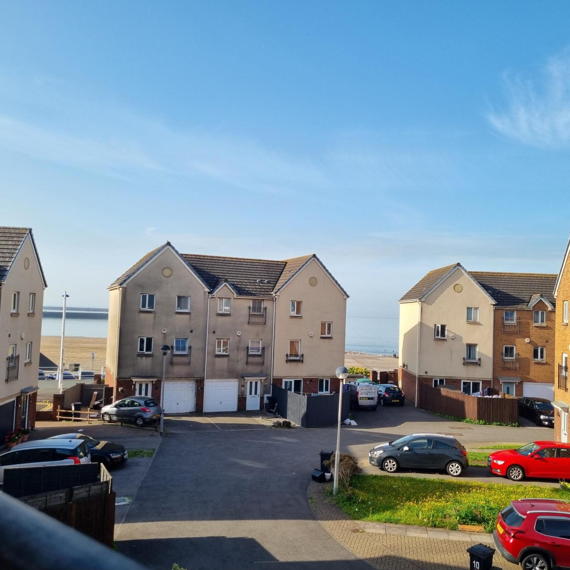 Sea Escape The Tardiis Beachfront Location Aberavon Beach Sea Views Driveway Parking Port Talbot Zewnętrze zdjęcie