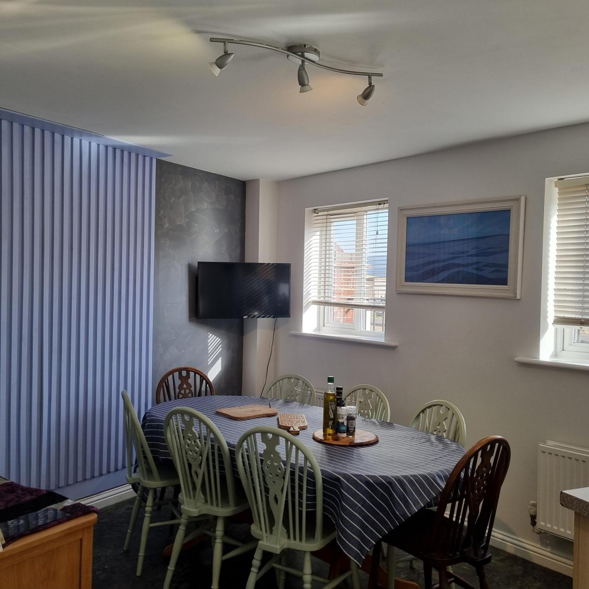 Sea Escape The Tardiis Beachfront Location Aberavon Beach Sea Views Driveway Parking Port Talbot Zewnętrze zdjęcie