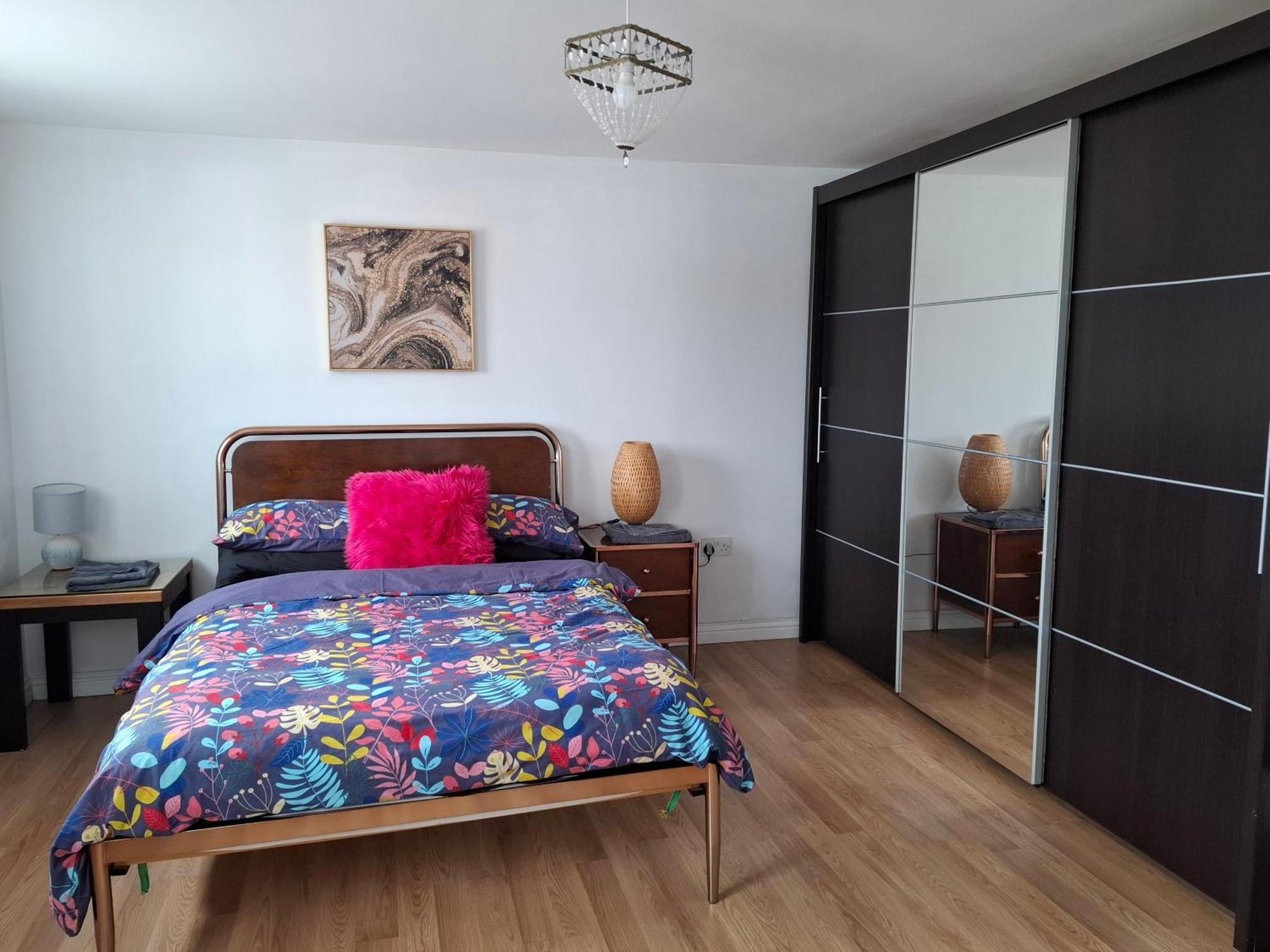 Sea Escape The Tardiis Beachfront Location Aberavon Beach Sea Views Driveway Parking Port Talbot Zewnętrze zdjęcie